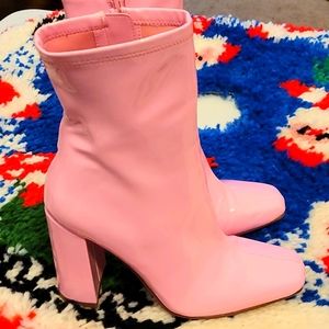 Lynden pink patent leather boots